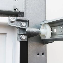 Hörmann Rollenhalter Mit Laufrolle Und Puffer, Rechts 11 Hörmann Rollenhalter Mit Laufrolle Und Puffer, Rechts -Türen und Zubehör 1084004 hoermann rollenhalter einbausituation